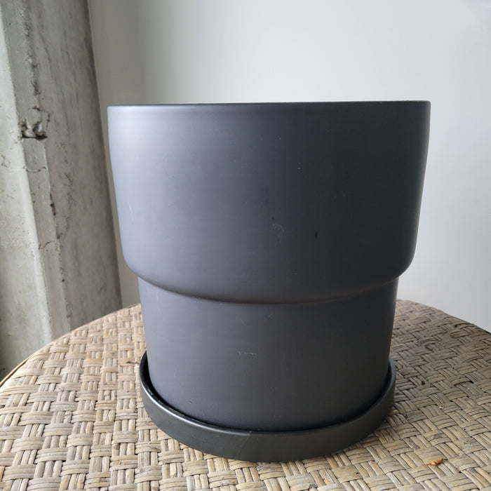 Black Calyx Pot with Water Tray